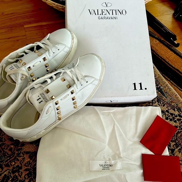 Valentino Garavani Sneakers 11. With spare studs and shoelaces - Picture 1 of 7